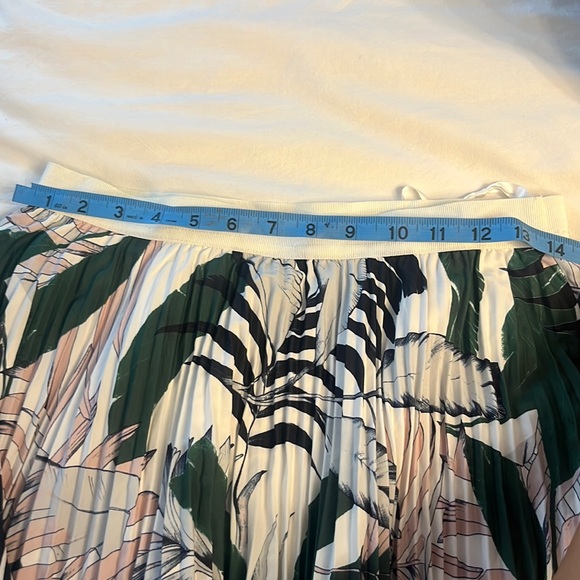 Womens size medium maxi pleated skirt - Picture 4 of 11